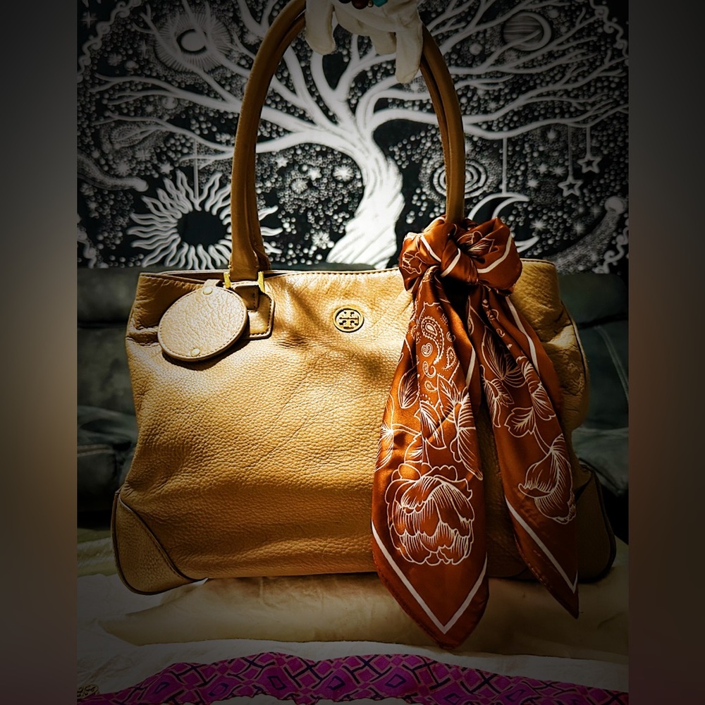 Vintage Y2K Tory Burch Tan soft Leather Tote handbag shoulder bag with scarf - Picture 15 of 17